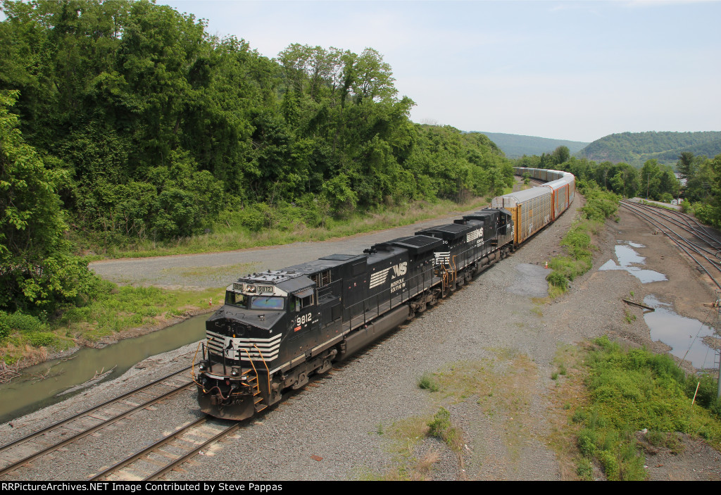 NS 9812 leads a train into Enola yard